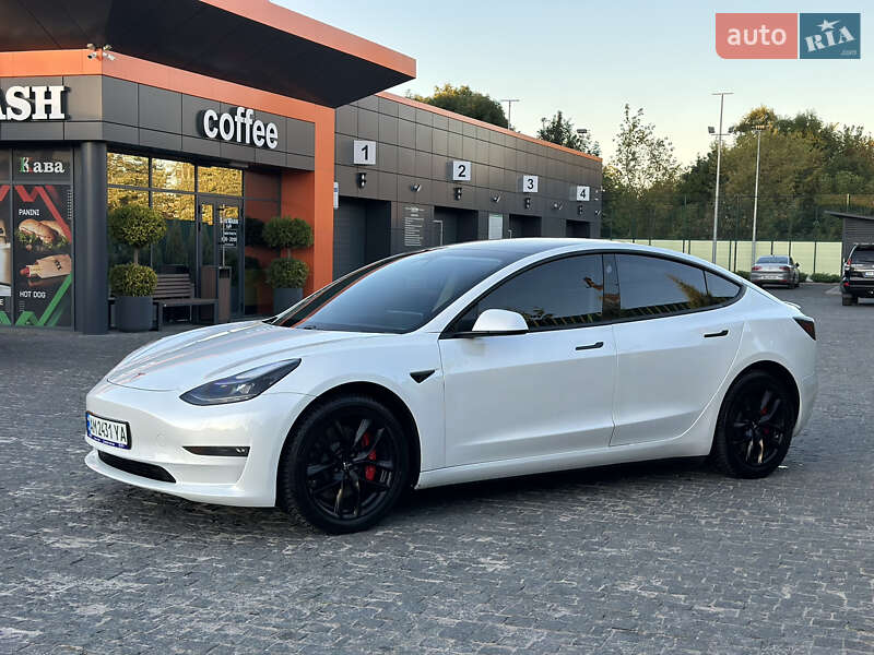 Седан Tesla Model 3 2020 в Києві