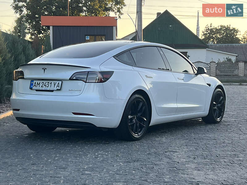 Седан Tesla Model 3 2020 в Києві