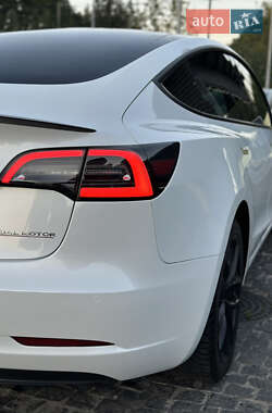 Седан Tesla Model 3 2020 в Киеве