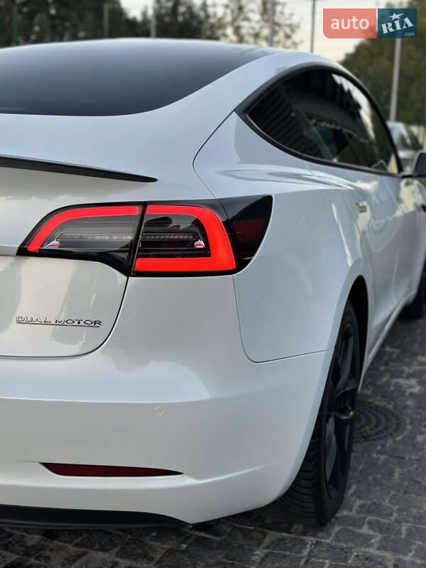 Седан Tesla Model 3 2020 в Києві