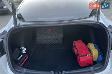 Седан Tesla Model 3 2020 в Киеве