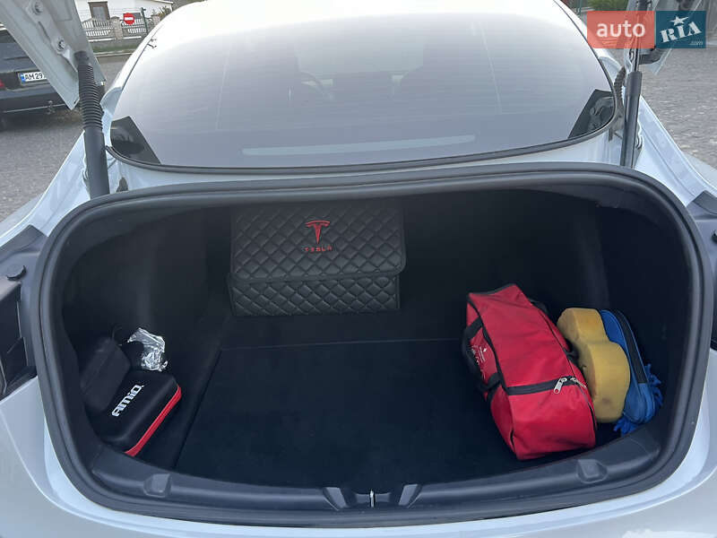 Седан Tesla Model 3 2020 в Києві