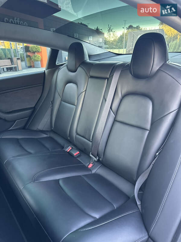 Седан Tesla Model 3 2020 в Києві