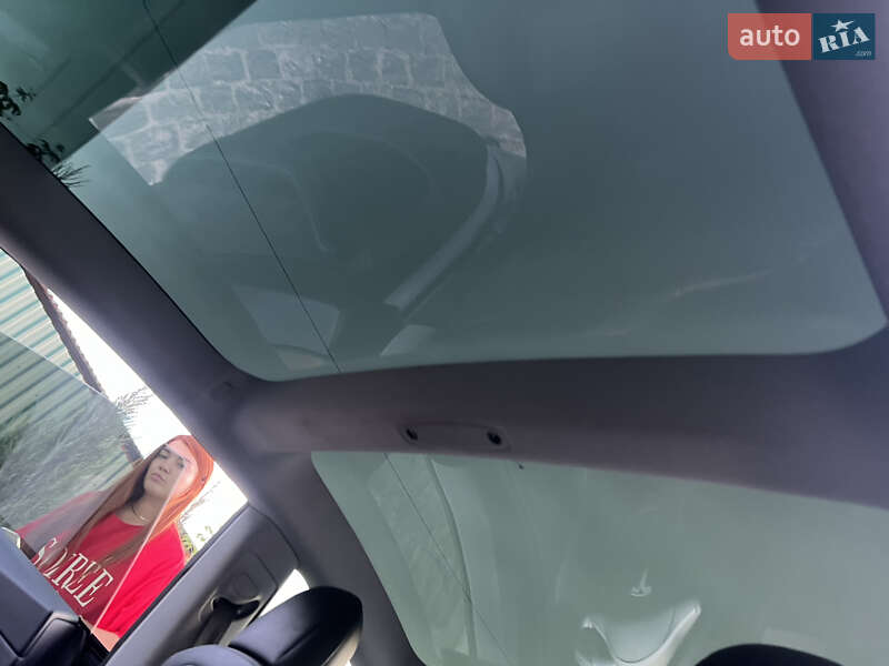 Седан Tesla Model 3 2020 в Києві