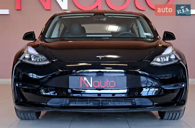Седан Tesla Model 3 2021 в 