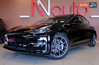 Седан Tesla Model 3 2021 в 