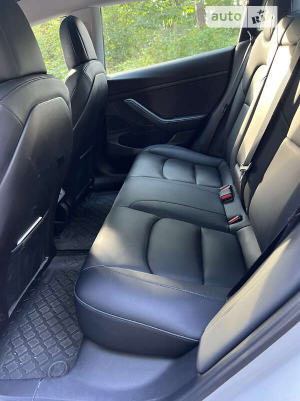 Седан Tesla Model 3 2020 в Львове
