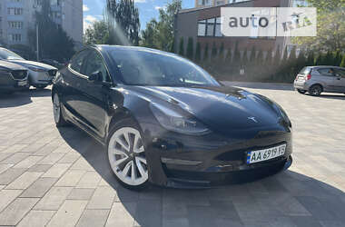 Седан Tesla Model 3 2021 в 