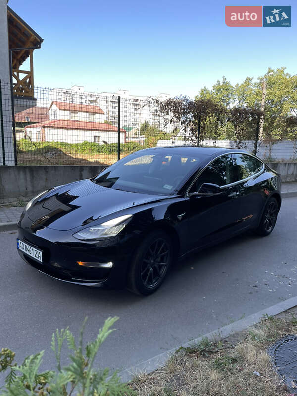 Седан Tesla Model 3 2019 в Києві