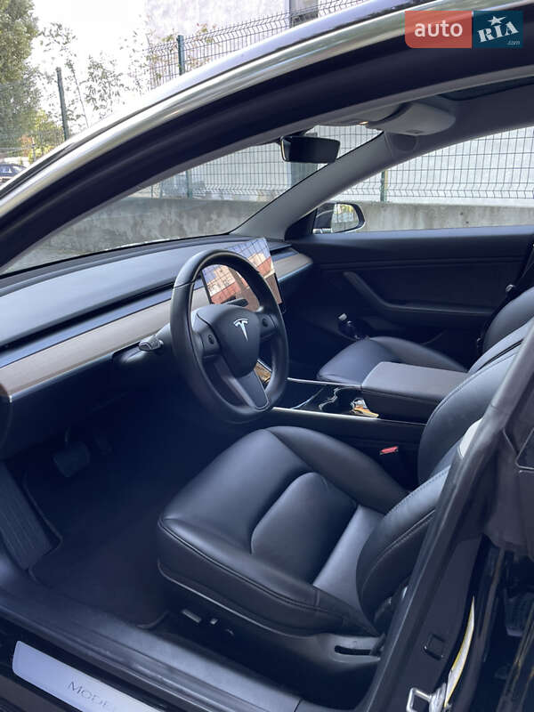 Седан Tesla Model 3 2019 в Києві