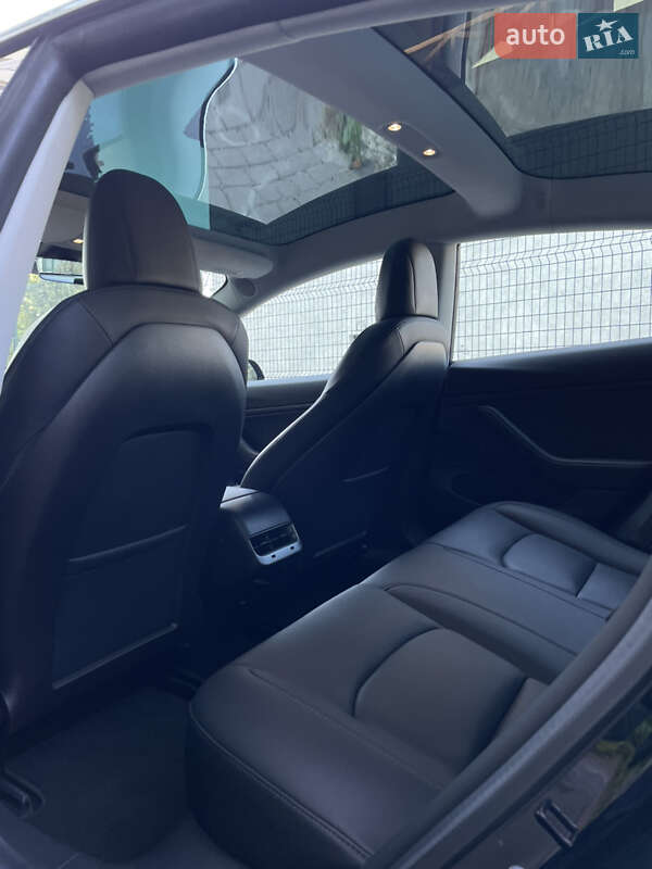 Седан Tesla Model 3 2019 в Києві