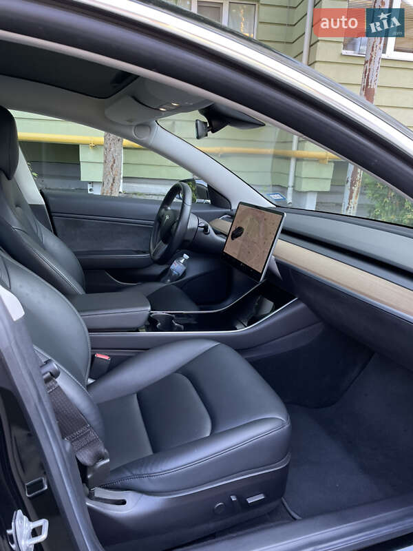 Седан Tesla Model 3 2019 в Києві
