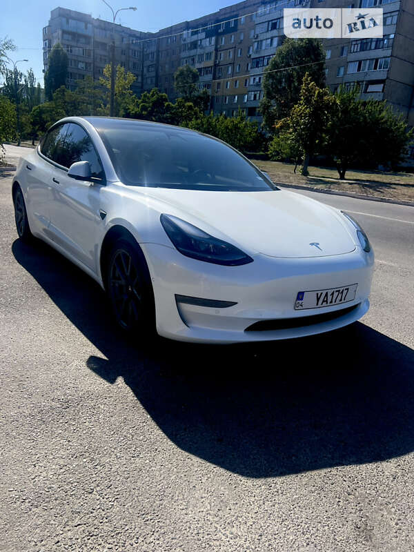 Седан Tesla Model 3 2021 в Дніпрі