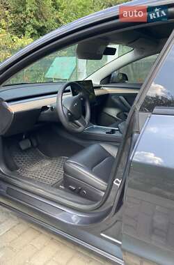 Седан Tesla Model 3 2021 в 