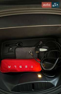 Седан Tesla Model 3 2019 в Киеве
