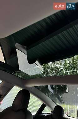 Седан Tesla Model 3 2019 в Киеве