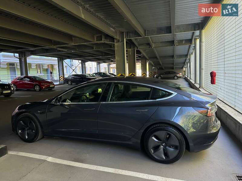 Седан Tesla Model 3 2019 в Киеве