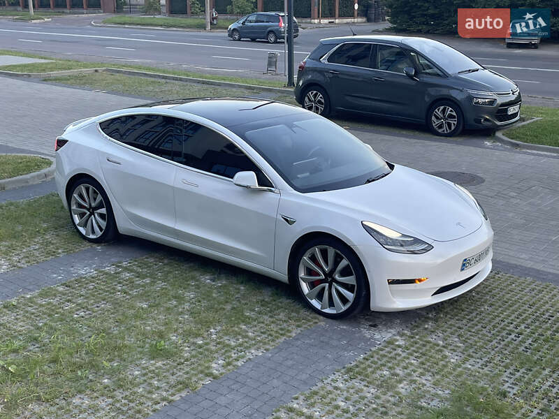 Седан Tesla Model 3 2019 в Львове