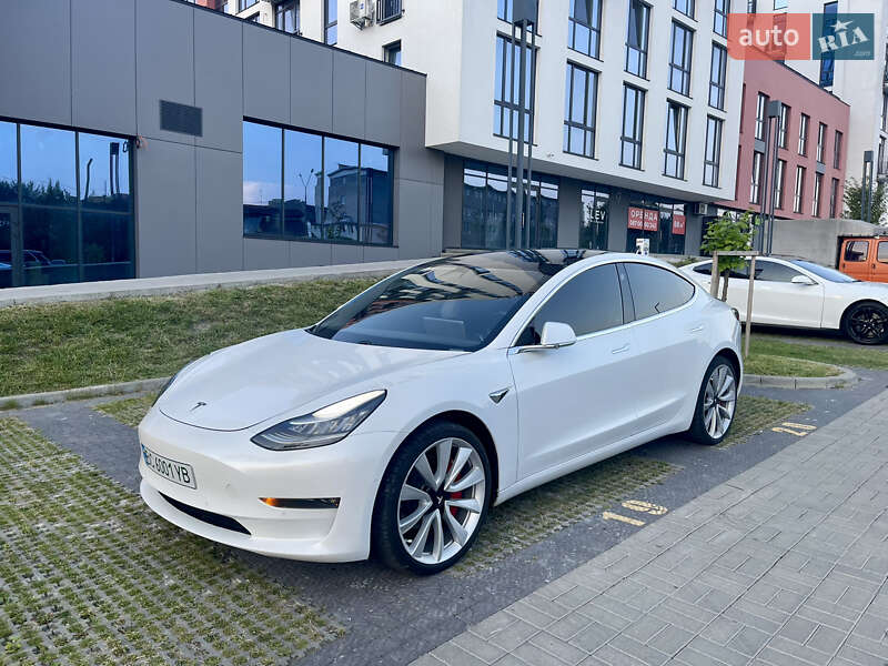 Седан Tesla Model 3 2019 в Львове