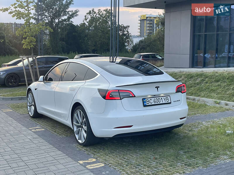 Седан Tesla Model 3 2019 в Львове