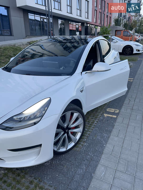 Седан Tesla Model 3 2019 в Львове