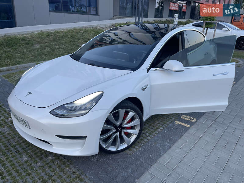 Седан Tesla Model 3 2019 в Львове