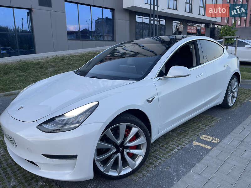 Седан Tesla Model 3 2019 в Львове