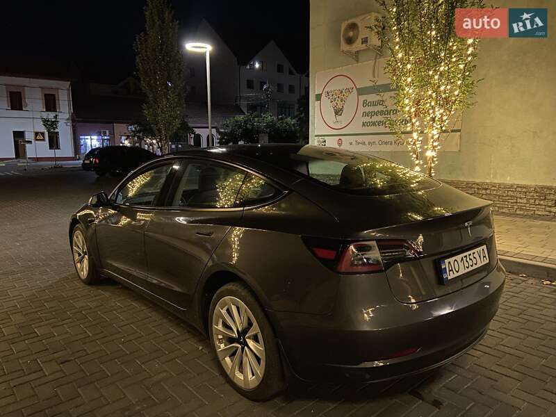Седан Tesla Model 3 2021 в Тячеві