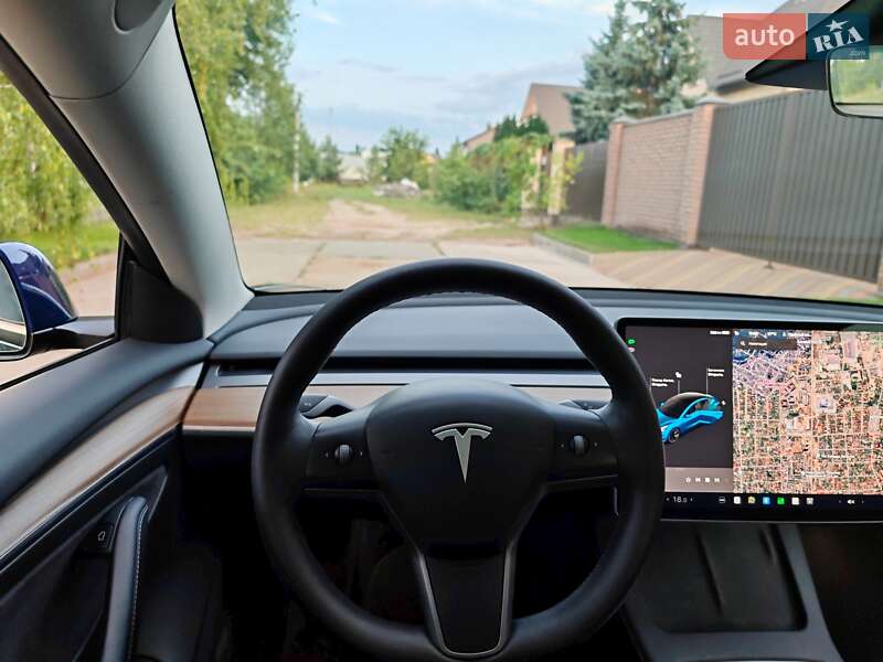Седан Tesla Model 3 2023 в Золотоноше