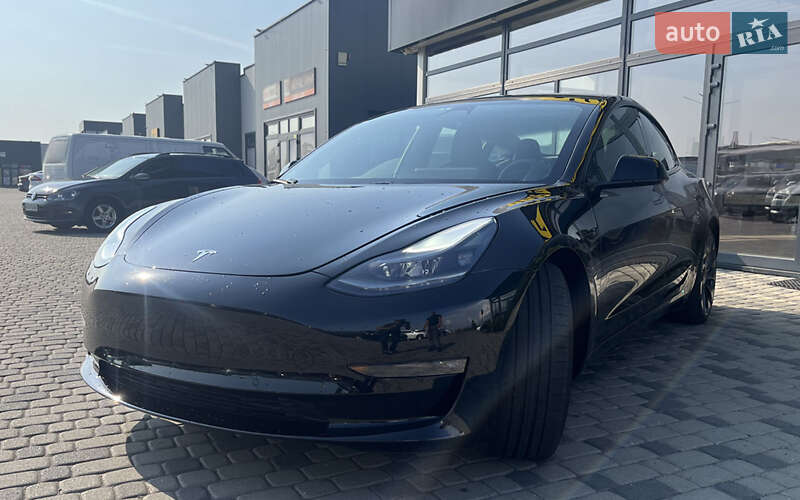 Седан Tesla Model 3 2021 в Мукачевому