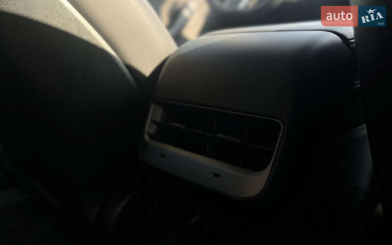 Седан Tesla Model 3 2021 в Мукачевому