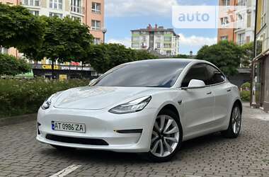 Седан Tesla Model 3 2020 в Івано-Франківську