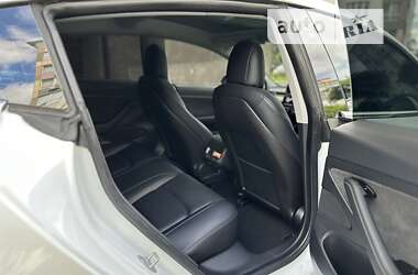 Седан Tesla Model 3 2020 в 