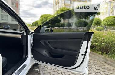 Седан Tesla Model 3 2020 в 