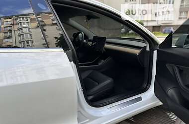 Седан Tesla Model 3 2020 в 