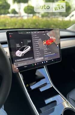 Седан Tesla Model 3 2020 в 