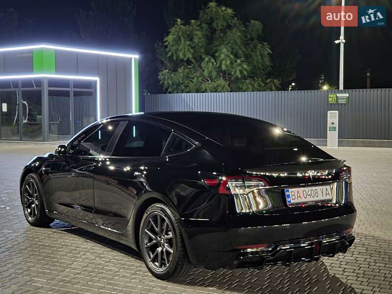Седан Tesla Model 3 2019 в Кропивницком