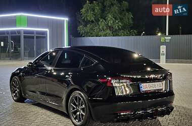 Седан Tesla Model 3 2019 в 
