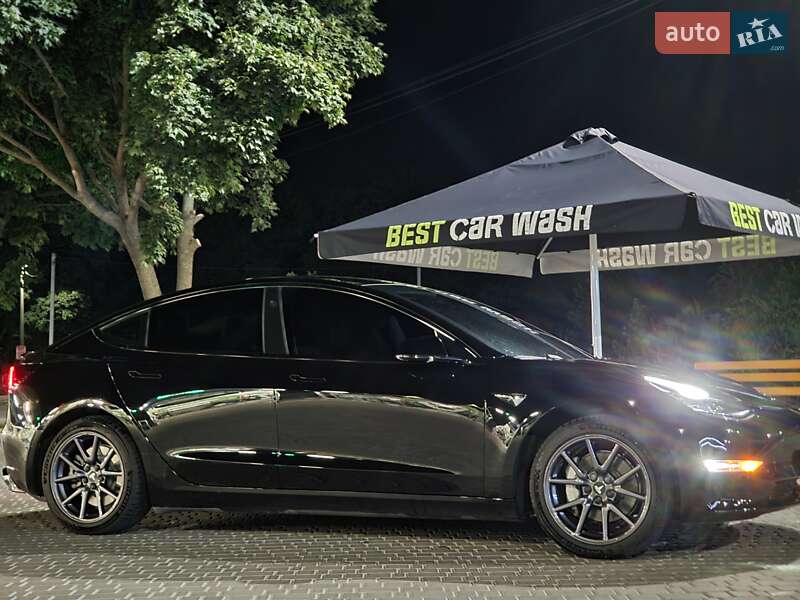 Седан Tesla Model 3 2019 в Кропивницком