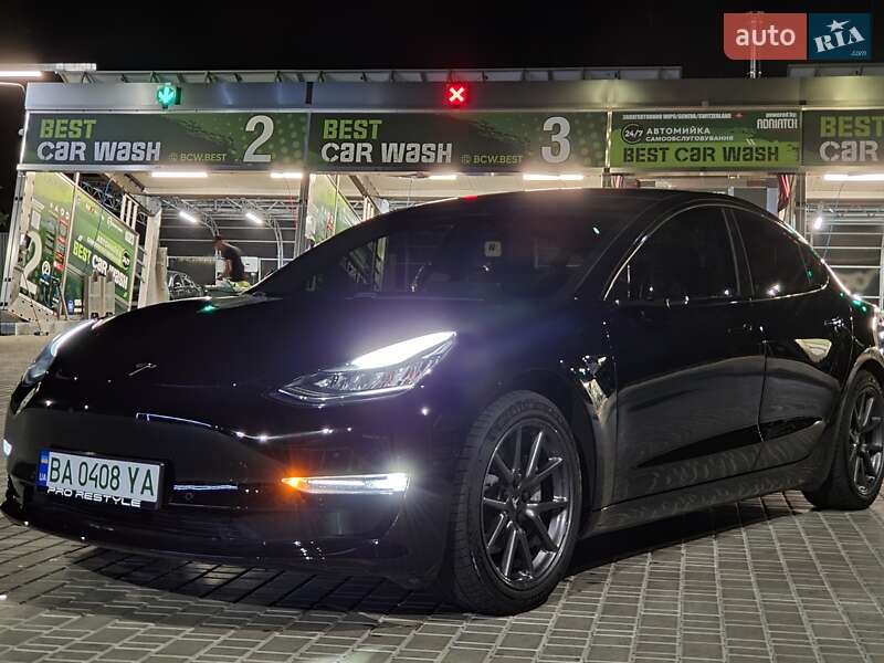 Седан Tesla Model 3 2019 в Кропивницком
