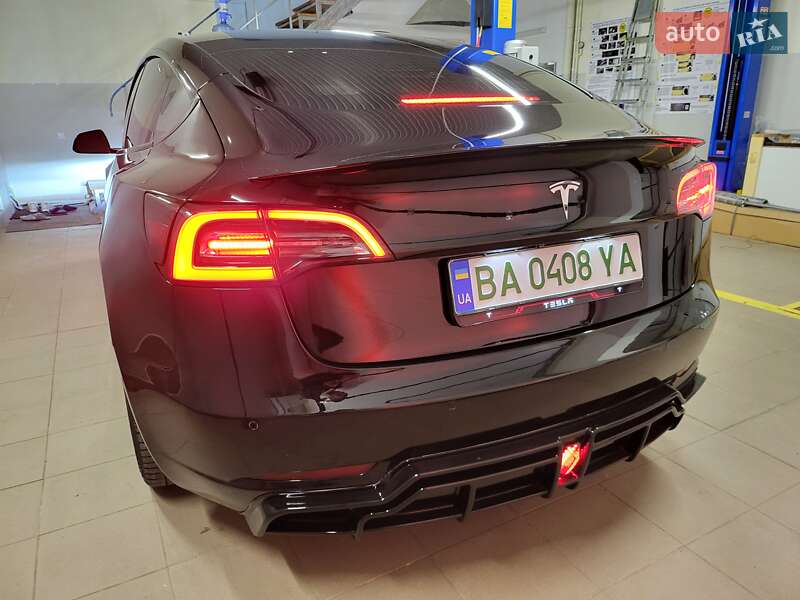 Седан Tesla Model 3 2019 в Кропивницком