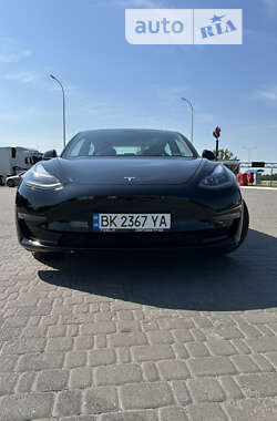 Седан Tesla Model 3 2022 в Ровно