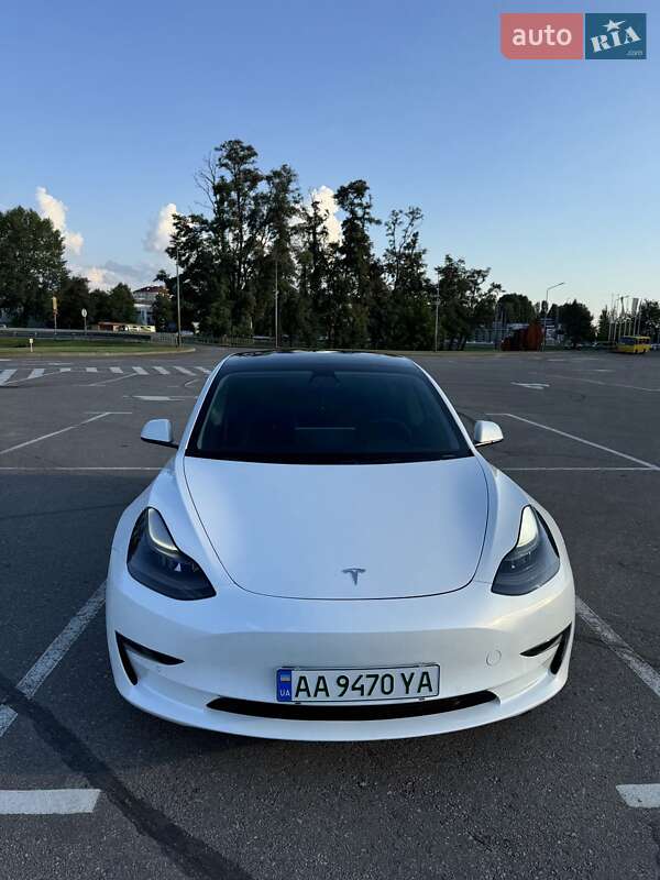 Седан Tesla Model 3 2021 в Киеве