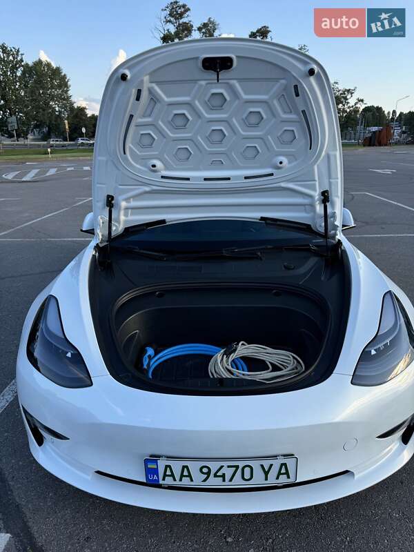 Седан Tesla Model 3 2021 в Киеве