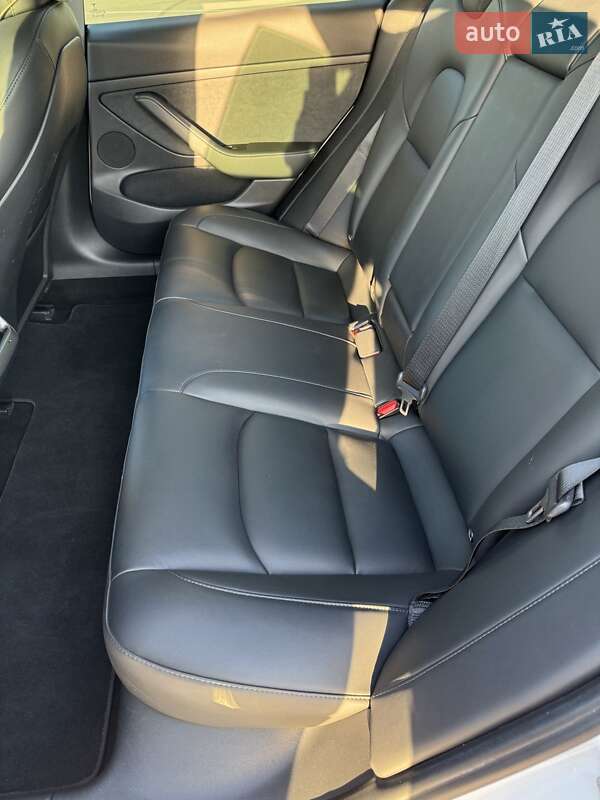 Седан Tesla Model 3 2021 в Киеве