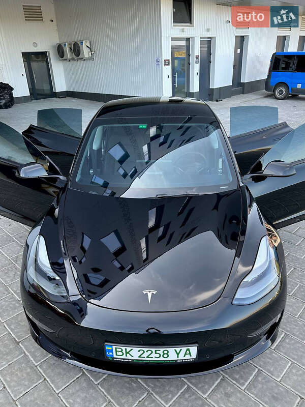 Седан Tesla Model 3 2022 в Рівному