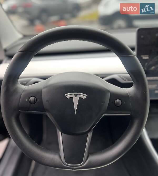 Седан Tesla Model 3 2020 в Тернополі