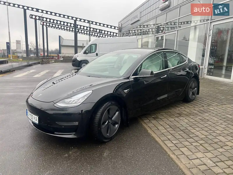 Седан Tesla Model 3 2020 в 