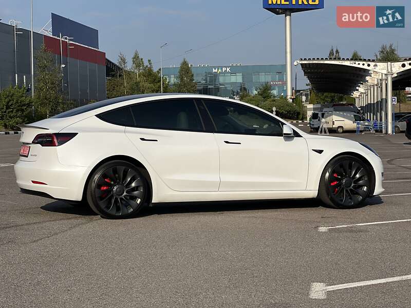 Седан Tesla Model 3 2022 в Ровно