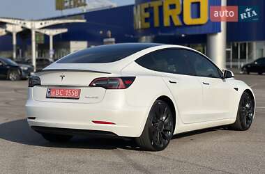 Седан Tesla Model 3 2022 в Ровно